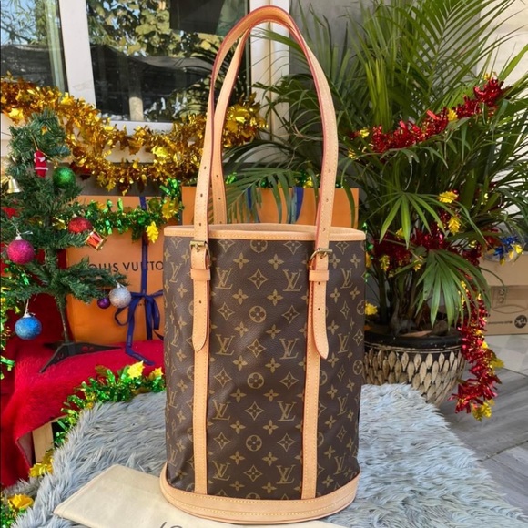 - 🌟 LIKE NEW❤️ LOUIS VUITTON BUCKET GM SHOULDER BAG - Picture 2 of 16